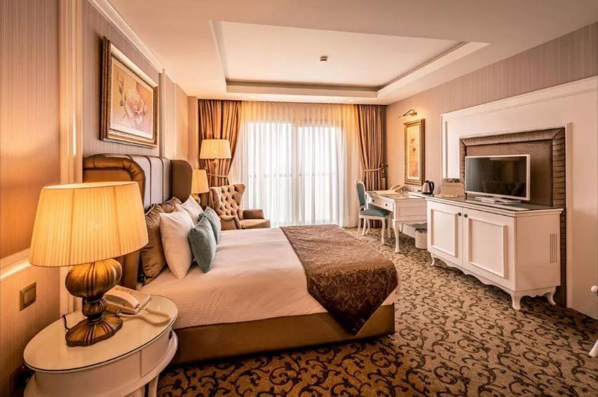 קיירניה Vuni Palace Premium Hotel & Spa & Casino Beachfront Location ! מראה חיצוני תמונה