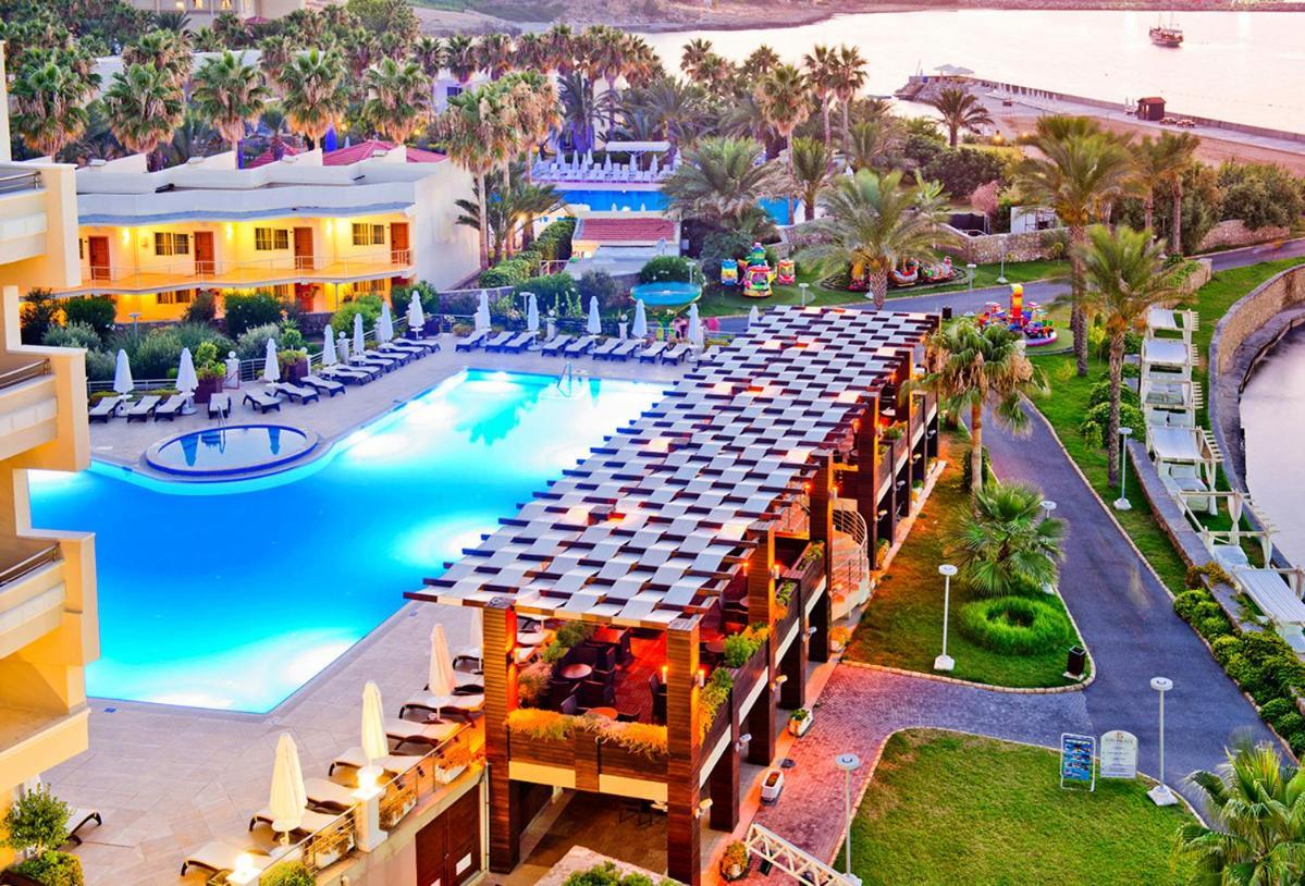 קיירניה Vuni Palace Premium Hotel & Spa & Casino Beachfront Location ! מראה חיצוני תמונה