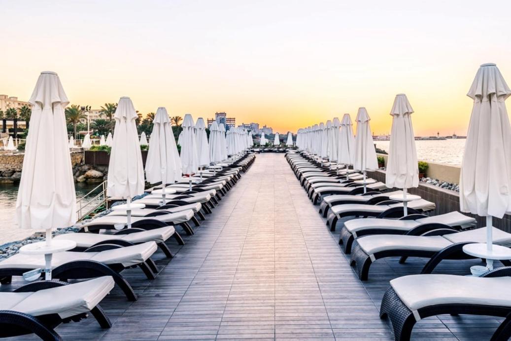 קיירניה Vuni Palace Premium Hotel & Spa & Casino Beachfront Location ! מראה חיצוני תמונה
