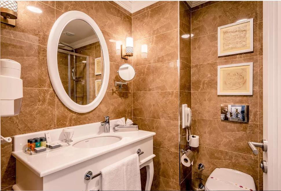 קיירניה Vuni Palace Premium Hotel & Spa & Casino Beachfront Location ! מראה חיצוני תמונה