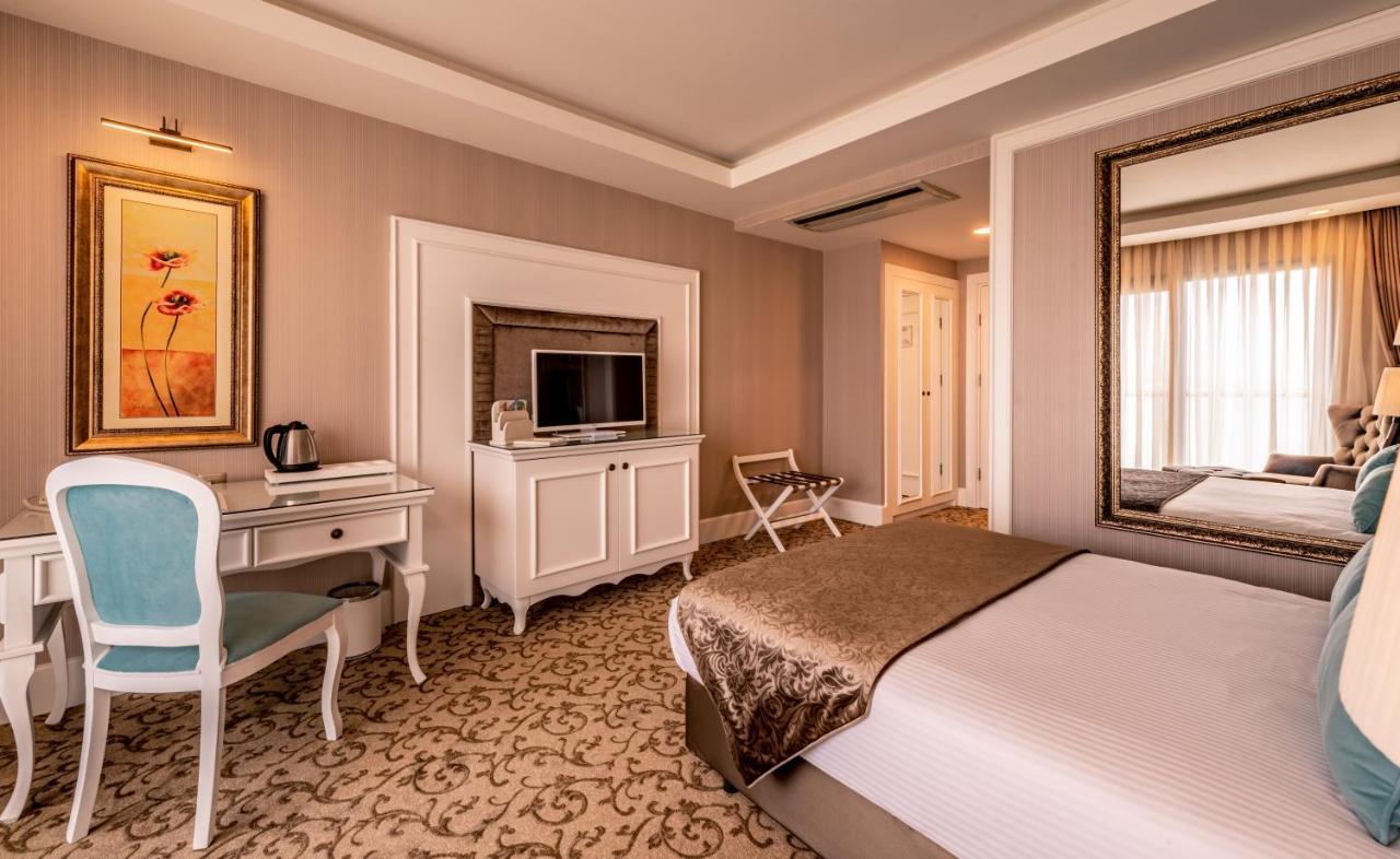 קיירניה Vuni Palace Premium Hotel & Spa & Casino Beachfront Location ! מראה חיצוני תמונה