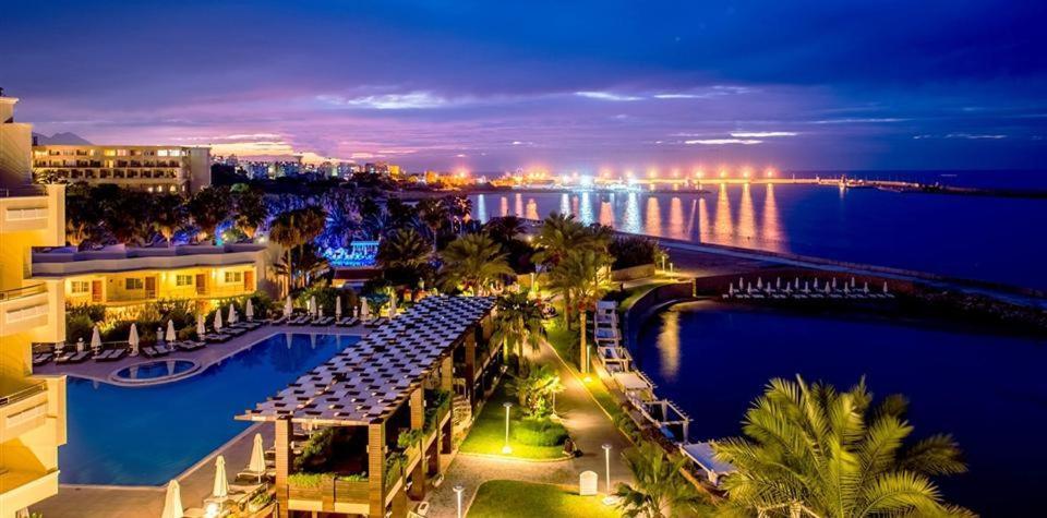 קיירניה Vuni Palace Premium Hotel & Spa & Casino Beachfront Location ! מראה חיצוני תמונה