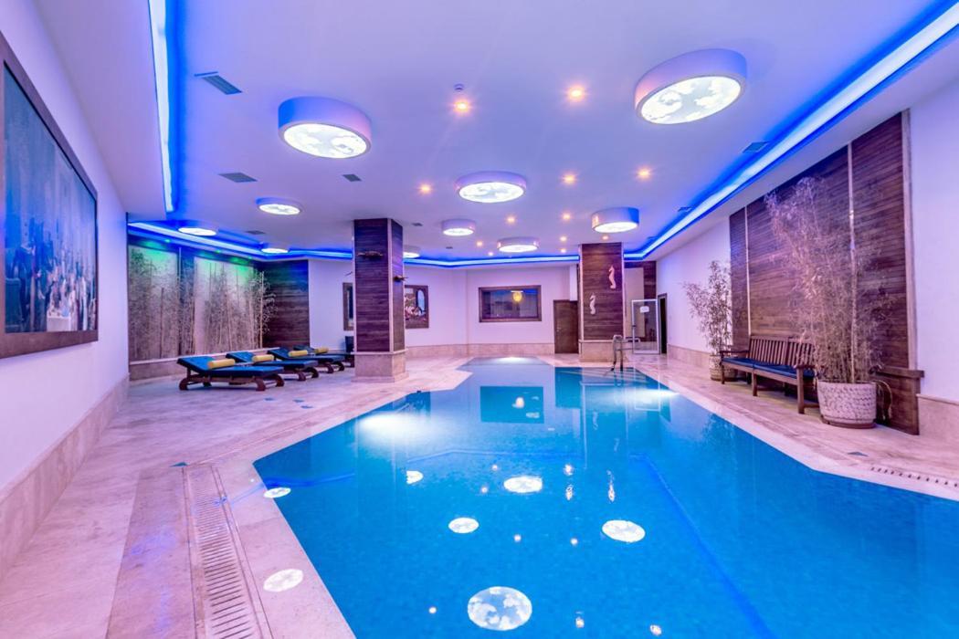 קיירניה Vuni Palace Premium Hotel & Spa & Casino Beachfront Location ! מראה חיצוני תמונה
