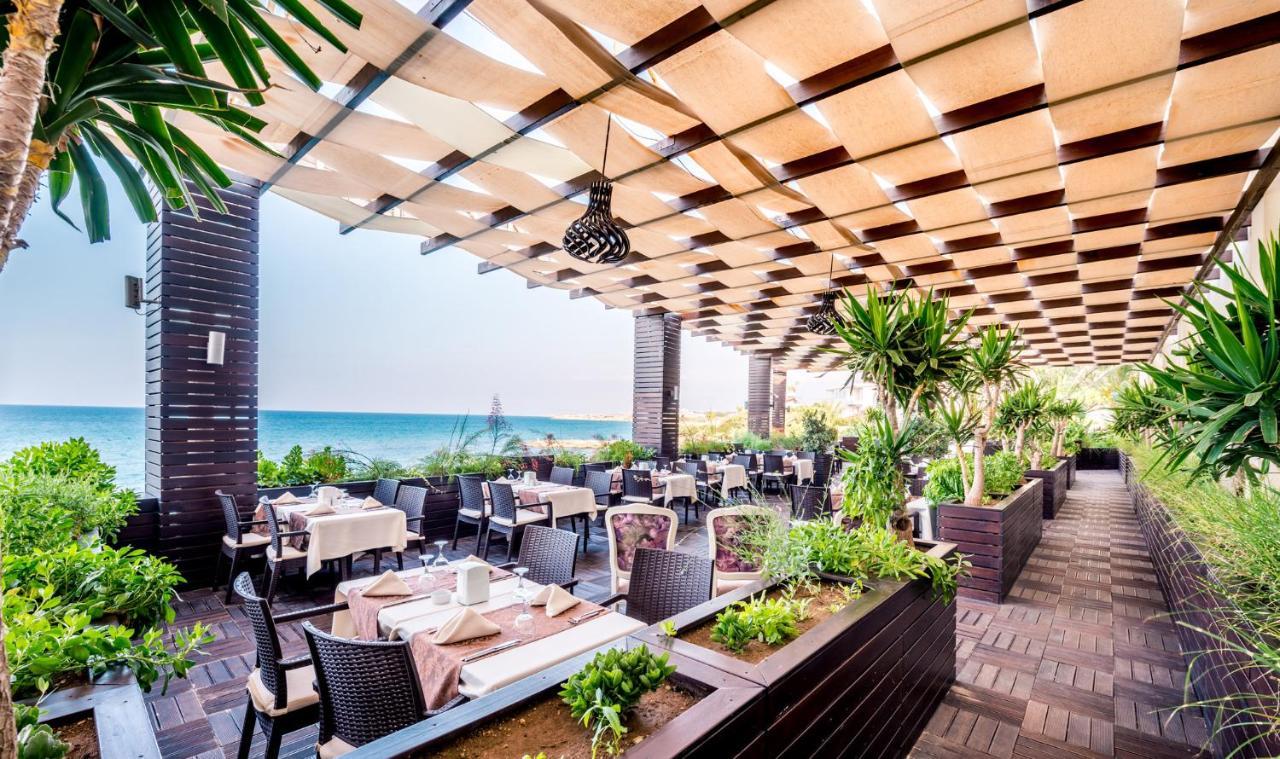 קיירניה Vuni Palace Premium Hotel & Spa & Casino Beachfront Location ! מראה חיצוני תמונה