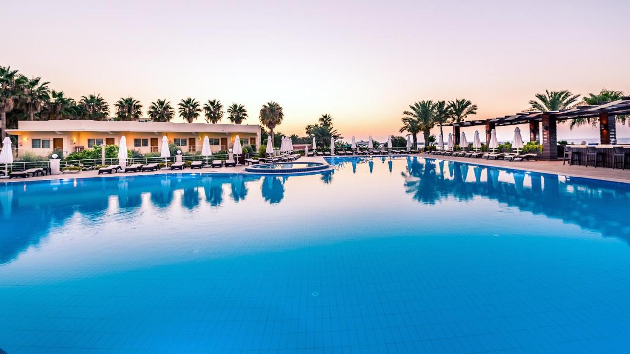 קיירניה Vuni Palace Premium Hotel & Spa & Casino Beachfront Location ! מראה חיצוני תמונה