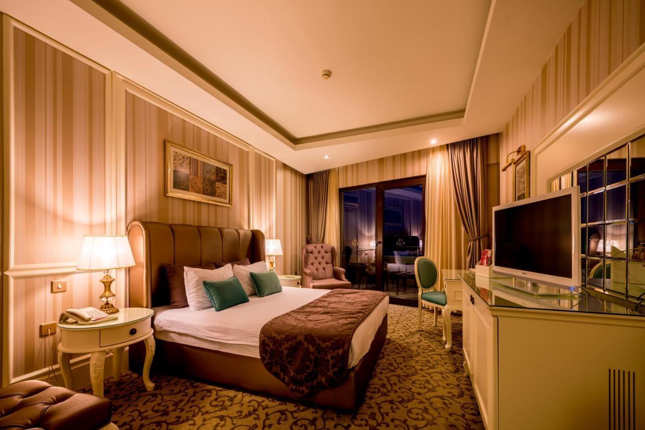 קיירניה Vuni Palace Premium Hotel & Spa & Casino Beachfront Location ! מראה חיצוני תמונה